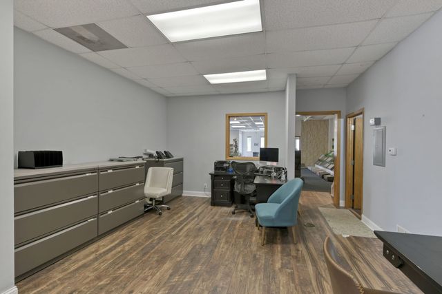 24 S Des Plaines River Road, Des Plaines, IL 60016