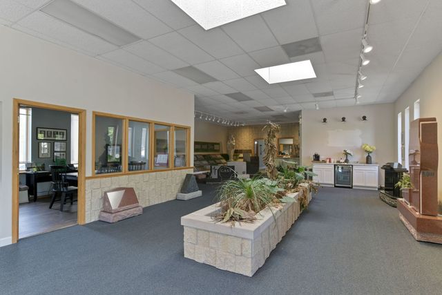 24 S Des Plaines River Road, Des Plaines, IL 60016