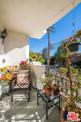 12407 Moorpark Street 106, Studio City, CA 91604