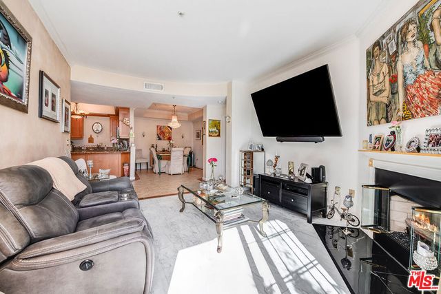 12407 Moorpark Street 106, Studio City, CA 91604