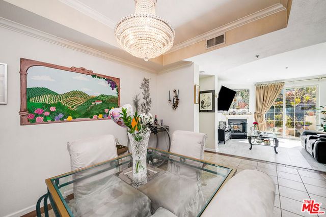 12407 Moorpark Street 106, Studio City, CA 91604