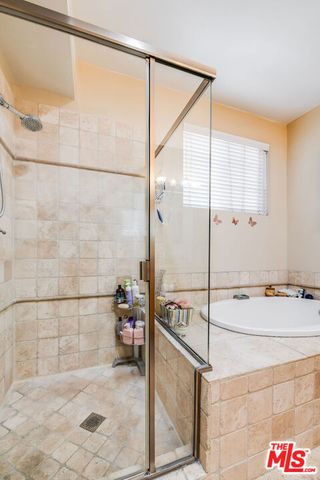 12407 Moorpark Street 106, Studio City, CA 91604