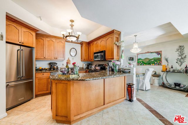 12407 Moorpark Street 106, Studio City, CA 91604