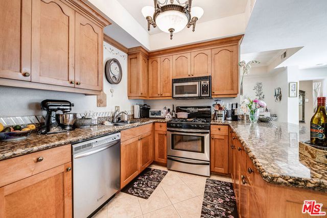 12407 Moorpark Street 106, Studio City, CA 91604