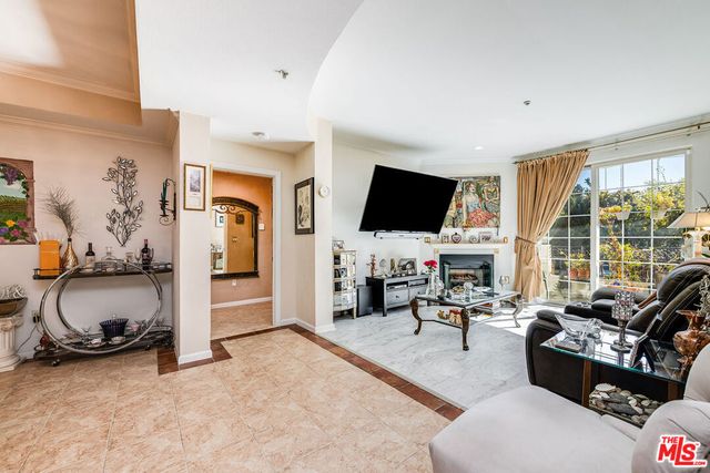 12407 Moorpark Street 106, Studio City, CA 91604