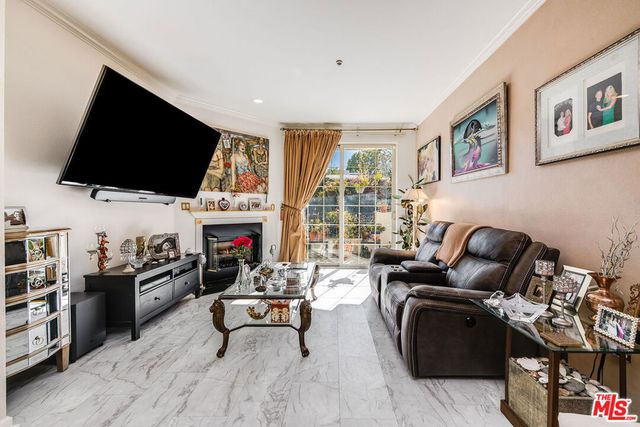 12407 Moorpark Street 106, Studio City, CA 91604