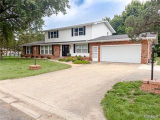 2707 Lemon Street Road, Highland, IL 62249