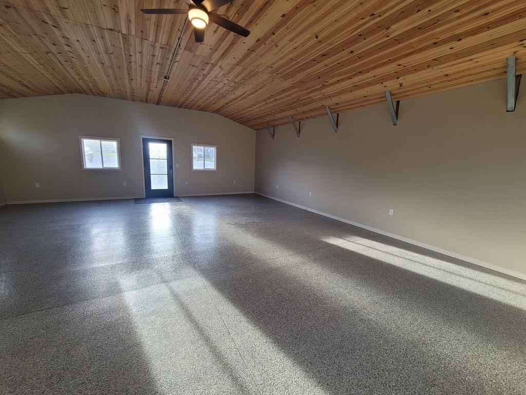 Image 12 of property listing at 1506 Salem Road, Mt Vernon, IL 62864