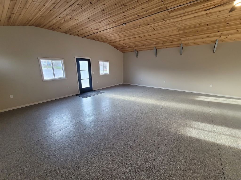 Image 8 of property listing at 1506 Salem Road, Mt Vernon, IL 62864