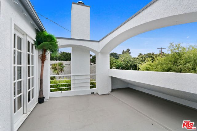 722 Kensington Road, Santa Monica, CA 90405