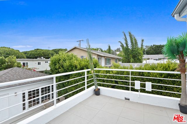 722 Kensington Road, Santa Monica, CA 90405