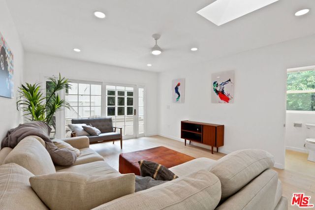 722 Kensington Road, Santa Monica, CA 90405