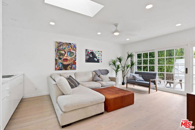 722 Kensington Road, Santa Monica, CA 90405