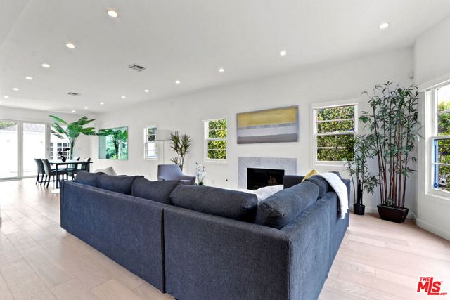 722 Kensington Road, Santa Monica, CA 90405