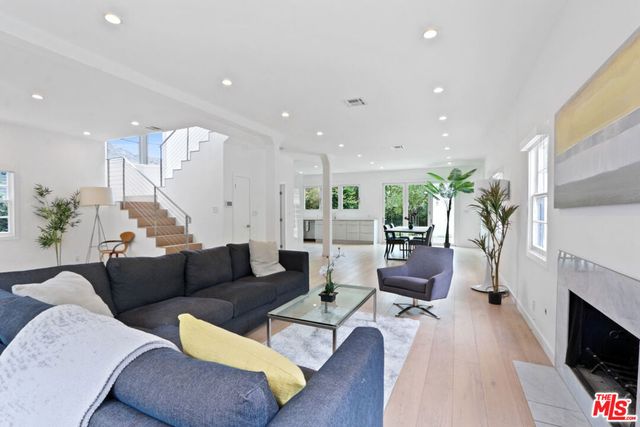 722 Kensington Road, Santa Monica, CA 90405