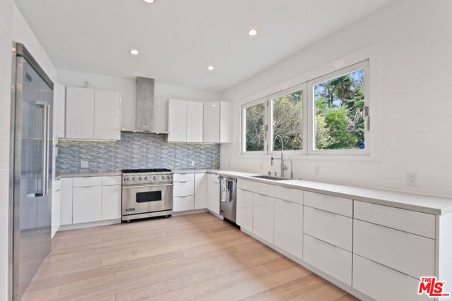 722 Kensington Road, Santa Monica, CA 90405