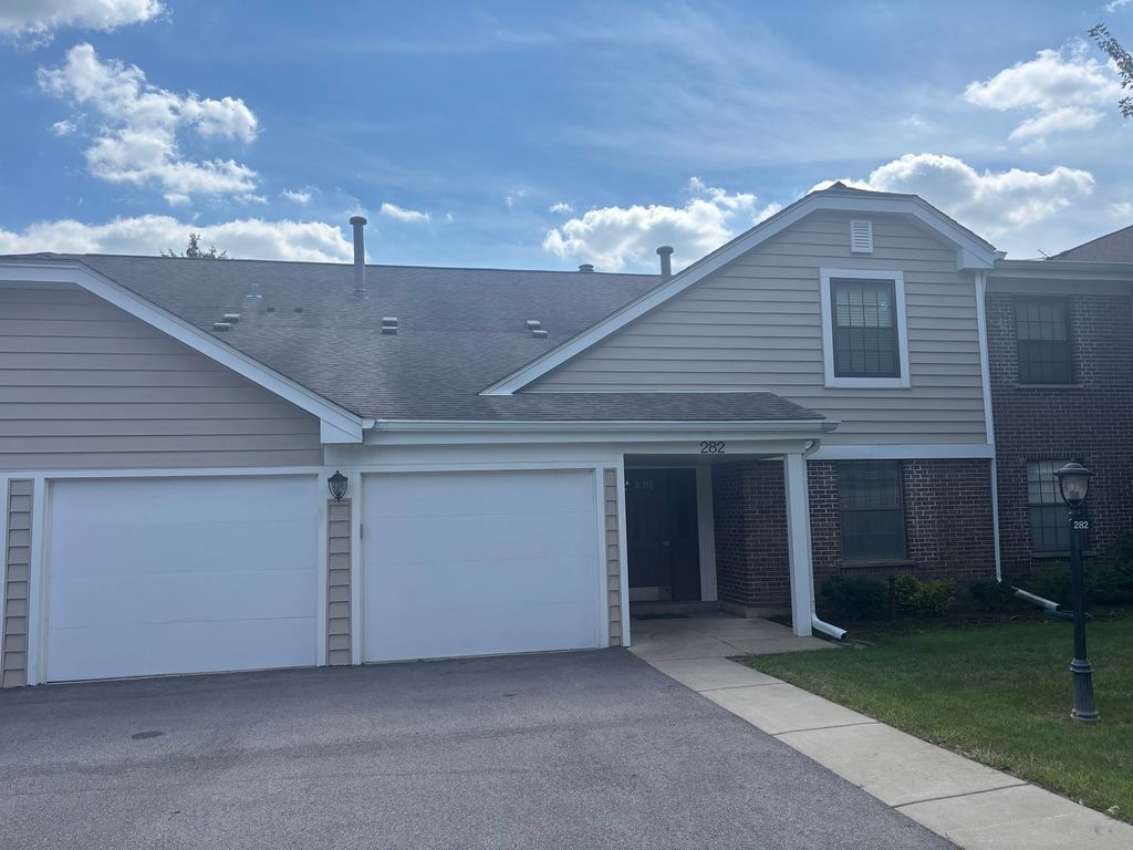 282 Pembridge Lane A2, Schaumburg, IL 60193