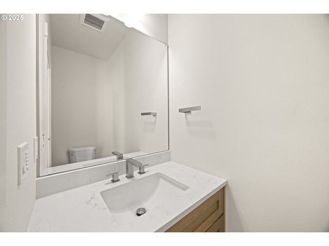 5864 N MISSOURI Ave 3, Portland, OR 97217