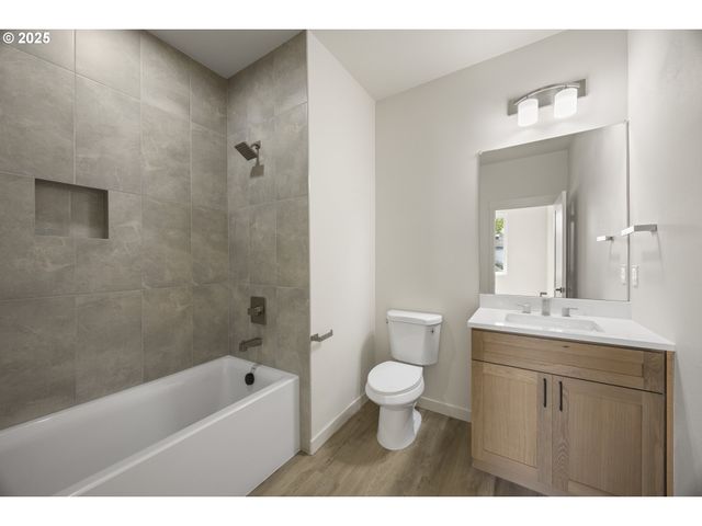 5864 N MISSOURI Ave 3, Portland, OR 97217