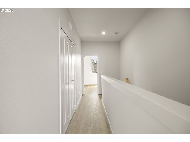 5864 N MISSOURI Ave 3, Portland, OR 97217