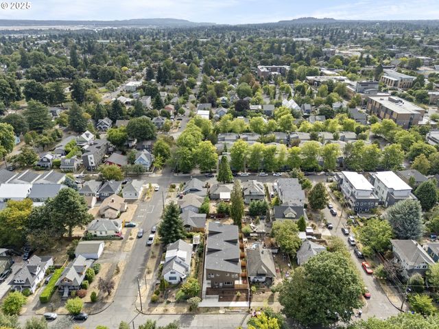 5864 N MISSOURI Ave 3, Portland, OR 97217