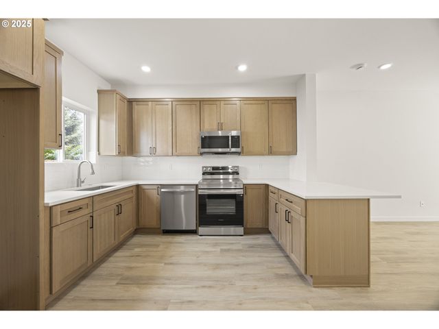 5864 N MISSOURI Ave 3, Portland, OR 97217