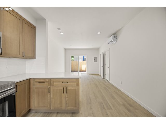 5864 N MISSOURI Ave 3, Portland, OR 97217