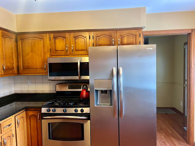 5 Sycamore Lane, Hobart, IN 46342