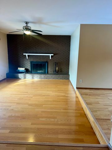 5 Sycamore Lane, Hobart, IN 46342