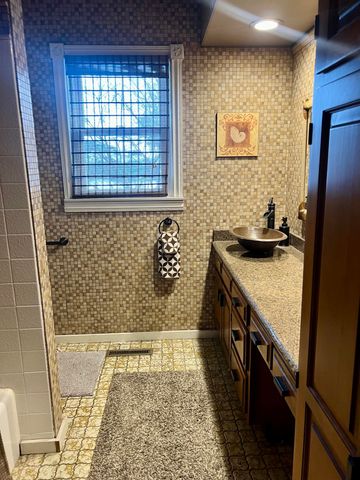 5 Sycamore Lane, Hobart, IN 46342