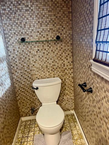 5 Sycamore Lane, Hobart, IN 46342