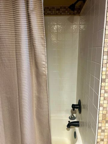 5 Sycamore Lane, Hobart, IN 46342