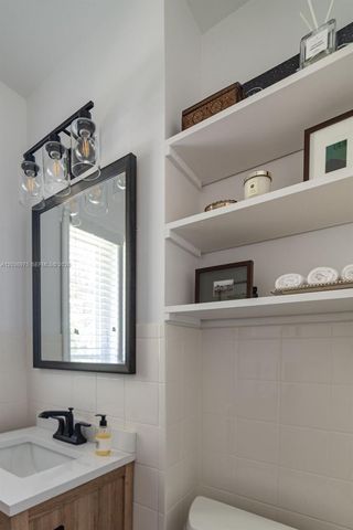 1244 S Alhambra Cir 1244, Coral Gables, FL 33146
