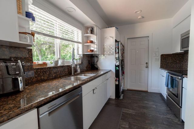 1244 S Alhambra Cir 1244, Coral Gables, FL 33146