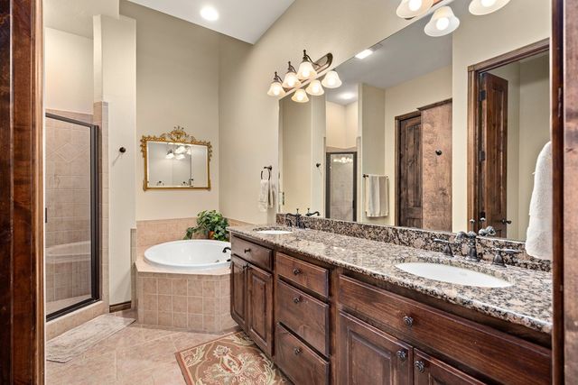 3801-16 E Club House Rd, Kerrville, TX 78028