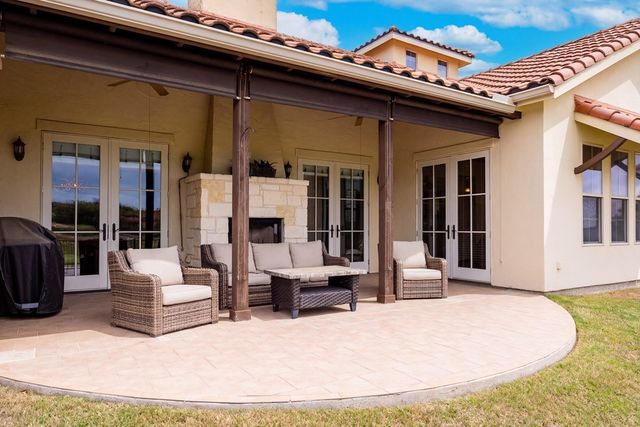 3801-16 E Club House Rd, Kerrville, TX 78028