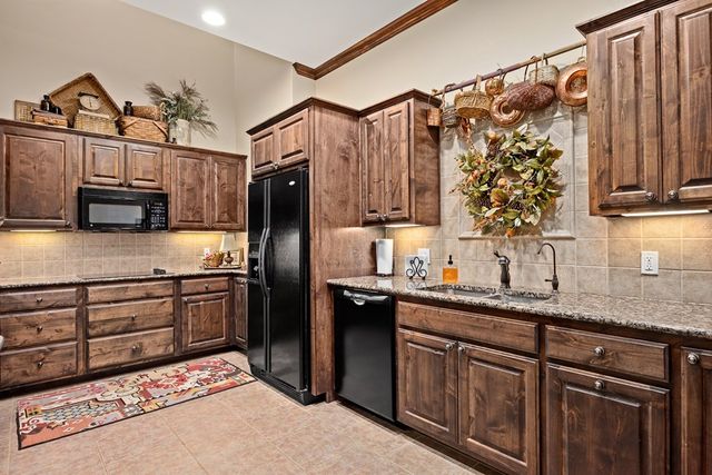 3801-16 E Club House Rd, Kerrville, TX 78028