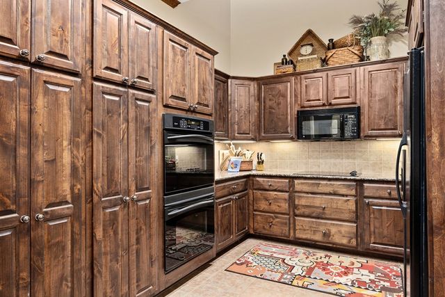 3801-16 E Club House Rd, Kerrville, TX 78028