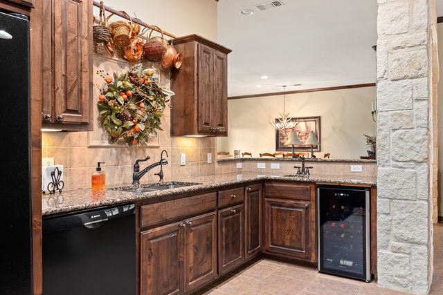 3801-16 E Club House Rd, Kerrville, TX 78028