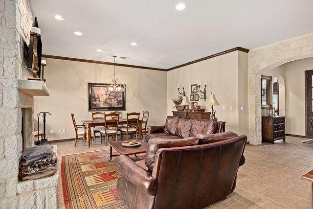 3801-16 E Club House Rd, Kerrville, TX 78028