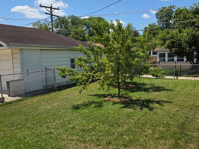 1422 Homestead Road, La Grange Park, IL 60526