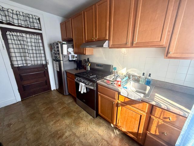 7639 W Jackson Boulevard 1E, Forest Park, IL 60130