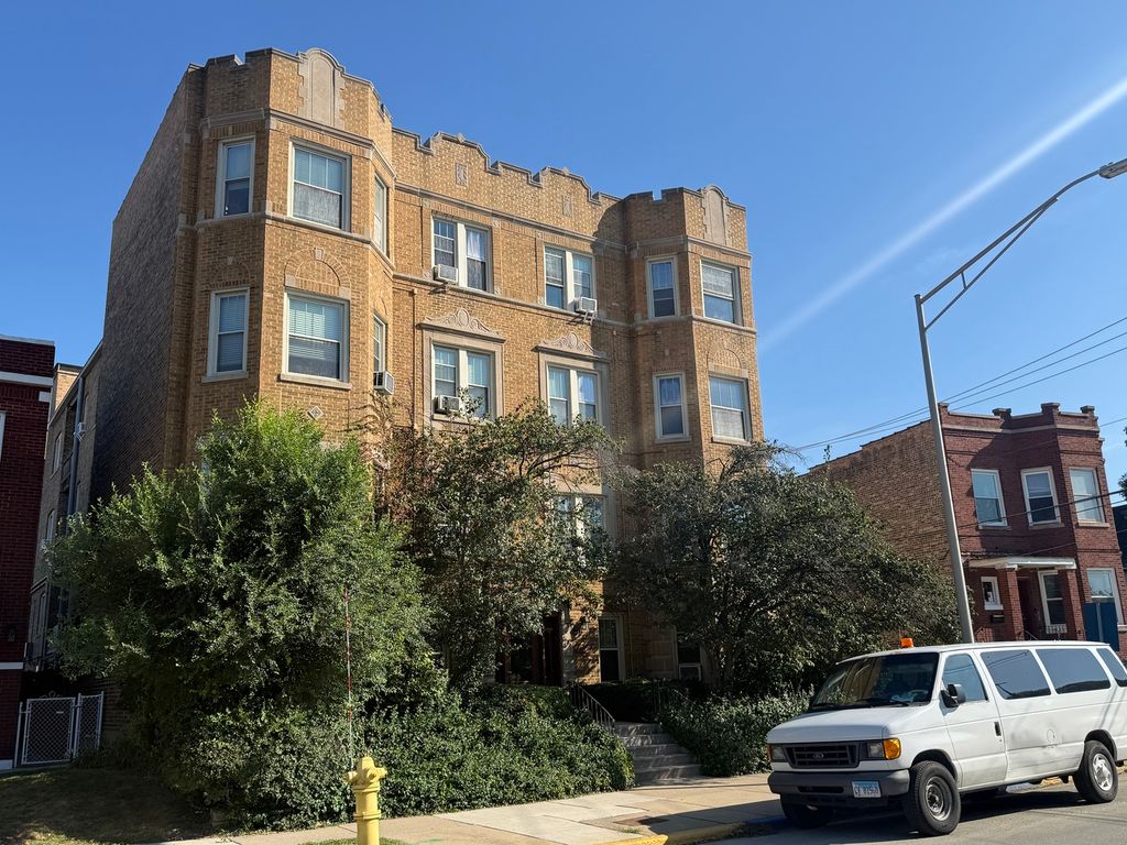 7639 W Jackson Boulevard 1E, Forest Park, IL 60130