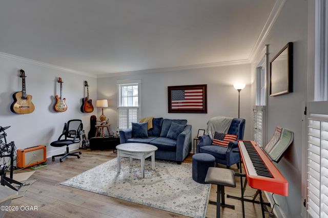 306 Lakeview Lane, Carl Junction, MO 64834