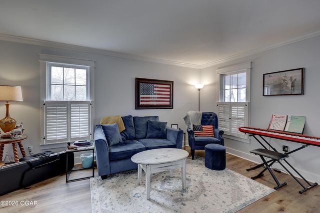 306 Lakeview Lane, Carl Junction, MO 64834