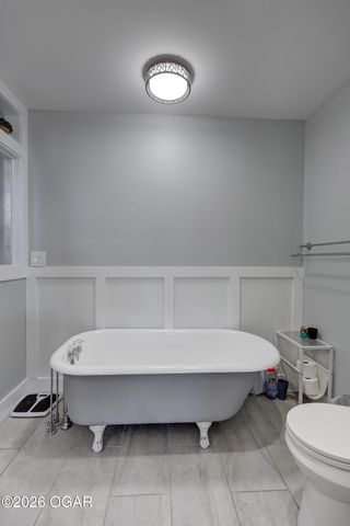 306 Lakeview Lane, Carl Junction, MO 64834