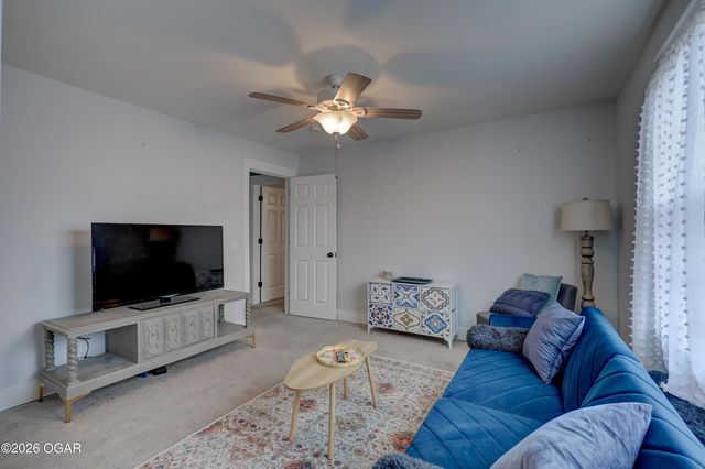 306 Lakeview Lane, Carl Junction, MO 64834