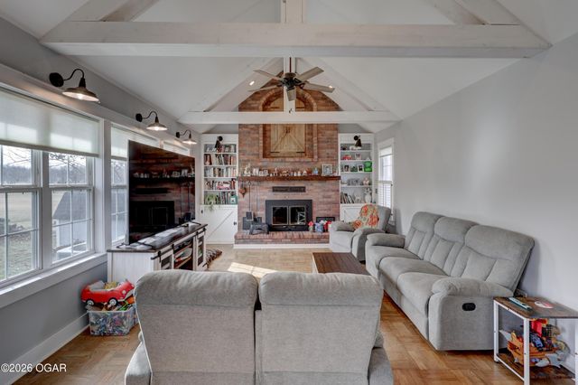 306 Lakeview Lane, Carl Junction, MO 64834