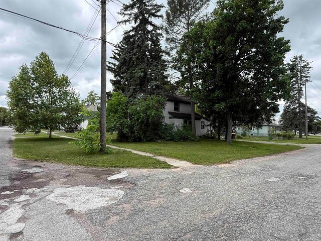 123 N Clark Street, Chesaning, MI 48616