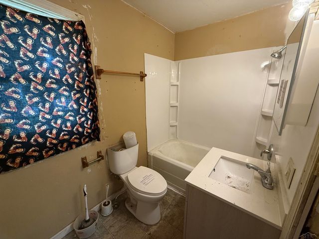 123 N Clark Street, Chesaning, MI 48616